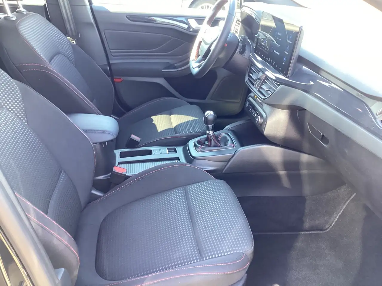 Ford Focus Turnier ST-Line*RFK*PP*LED*Winter-P.*Navi* — Vehicle gallery 17