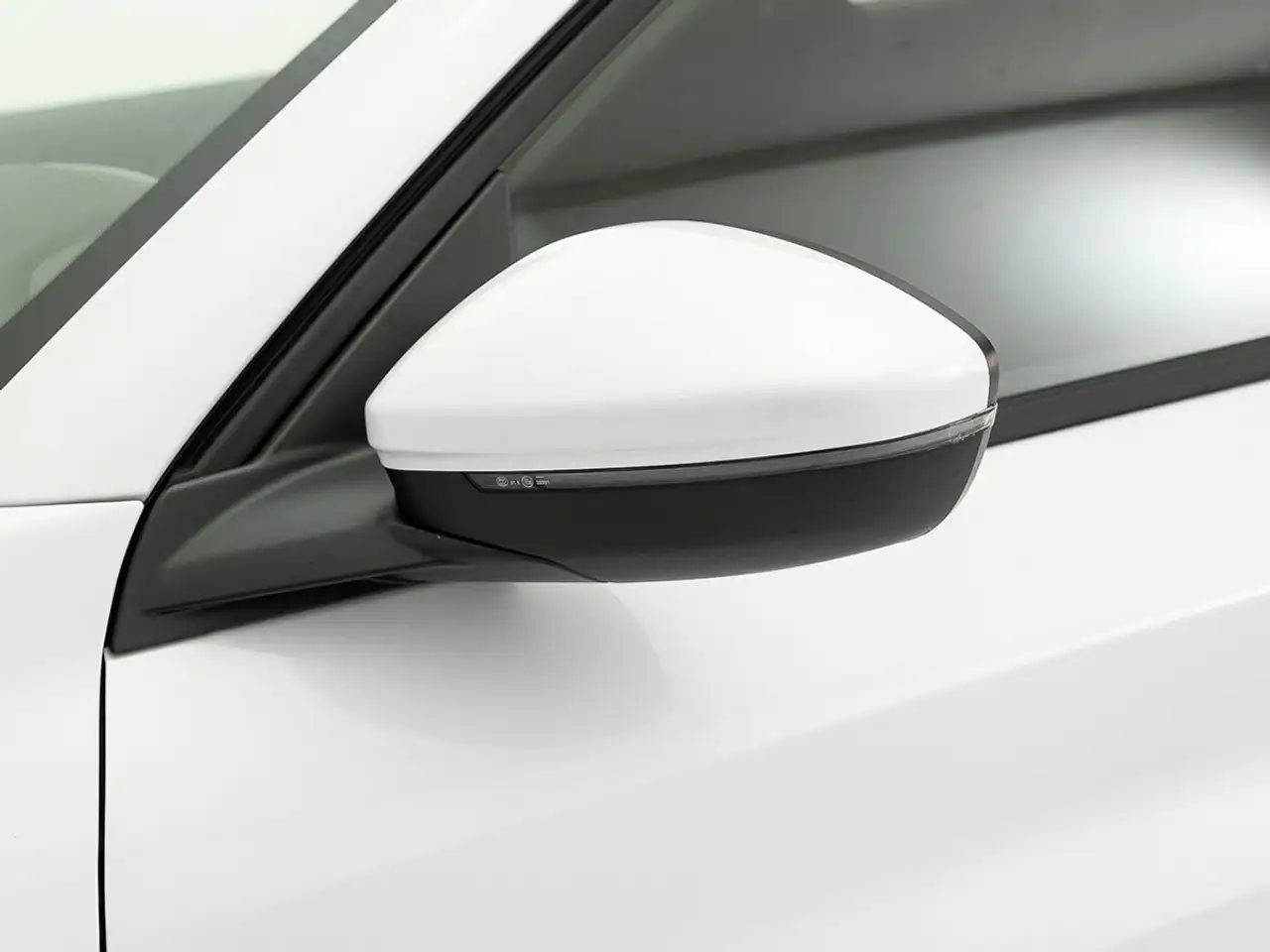 Peugeot 208 Active Eléctrico 136 — معرض صور السيارة 27