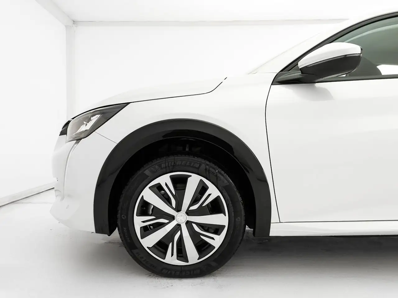 Peugeot 208 Active Eléctrico 136 — معرض صور السيارة 12