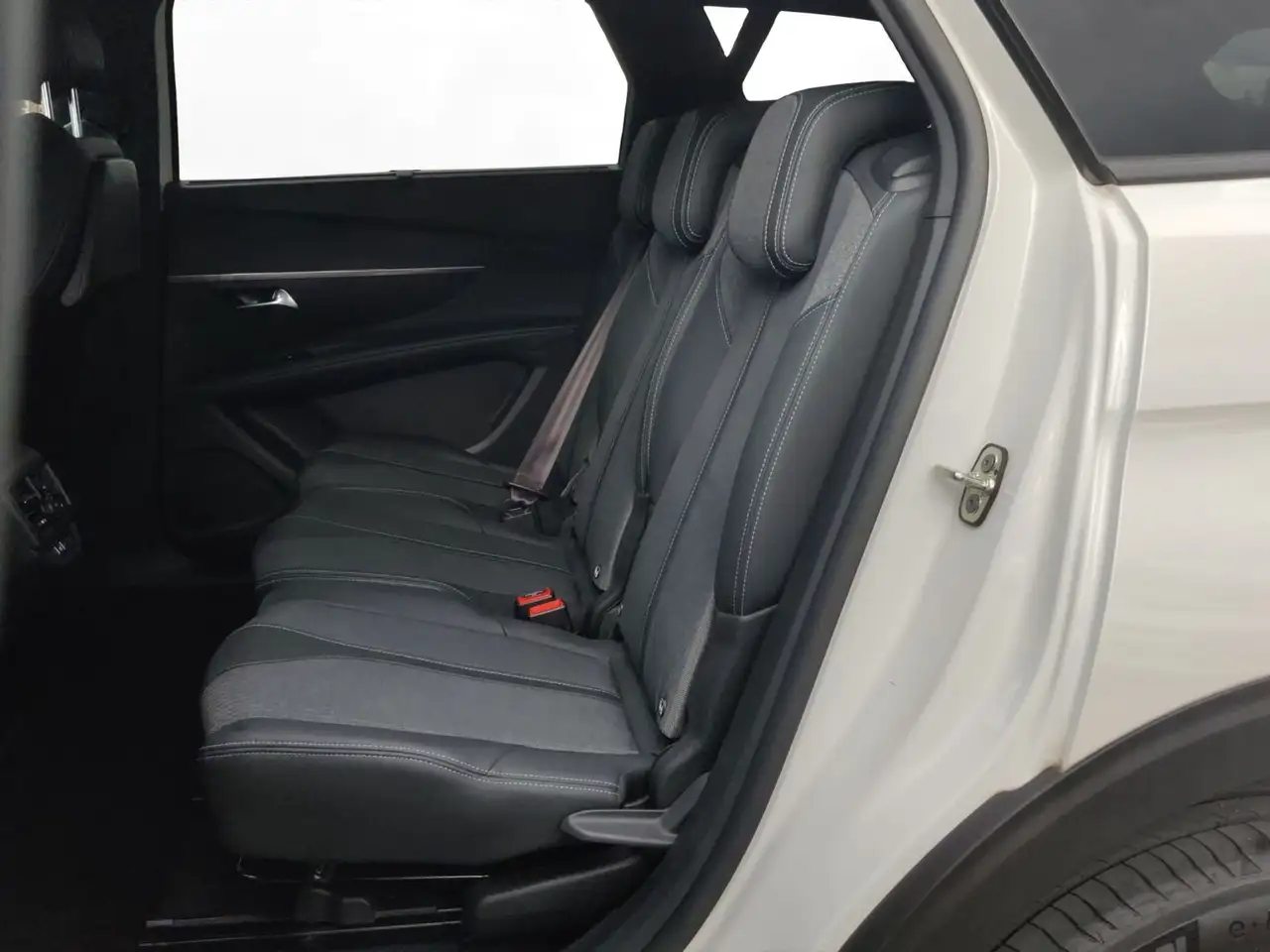 Peugeot 5008 Allure Pack PureTech 130 7-Sitzer Kamera 30 — Vehicle gallery 10