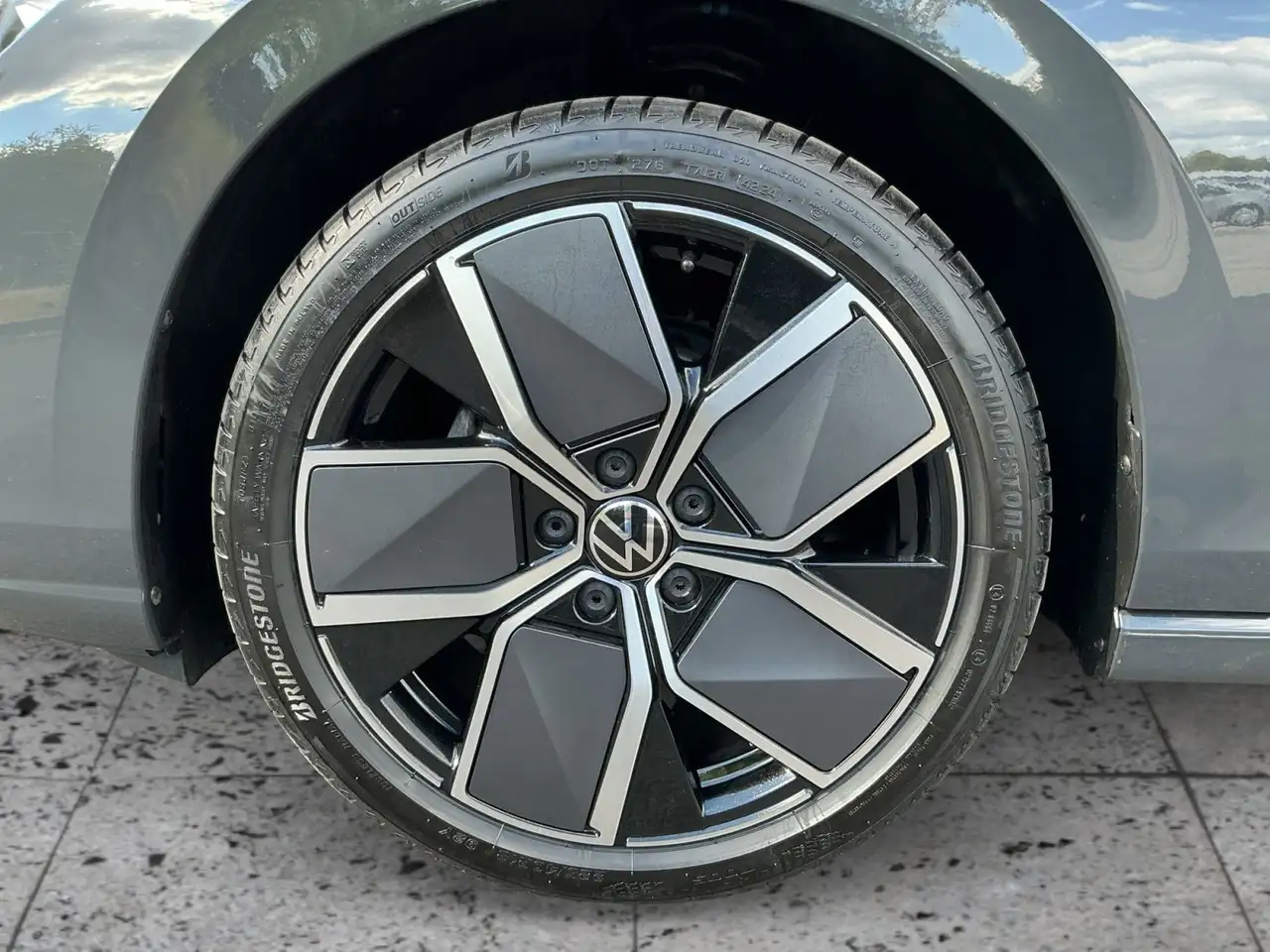 Volkswagen Golf 1.5 TSI STYLE LED+RFK+ACC+18"LM — Vehicle gallery 8
