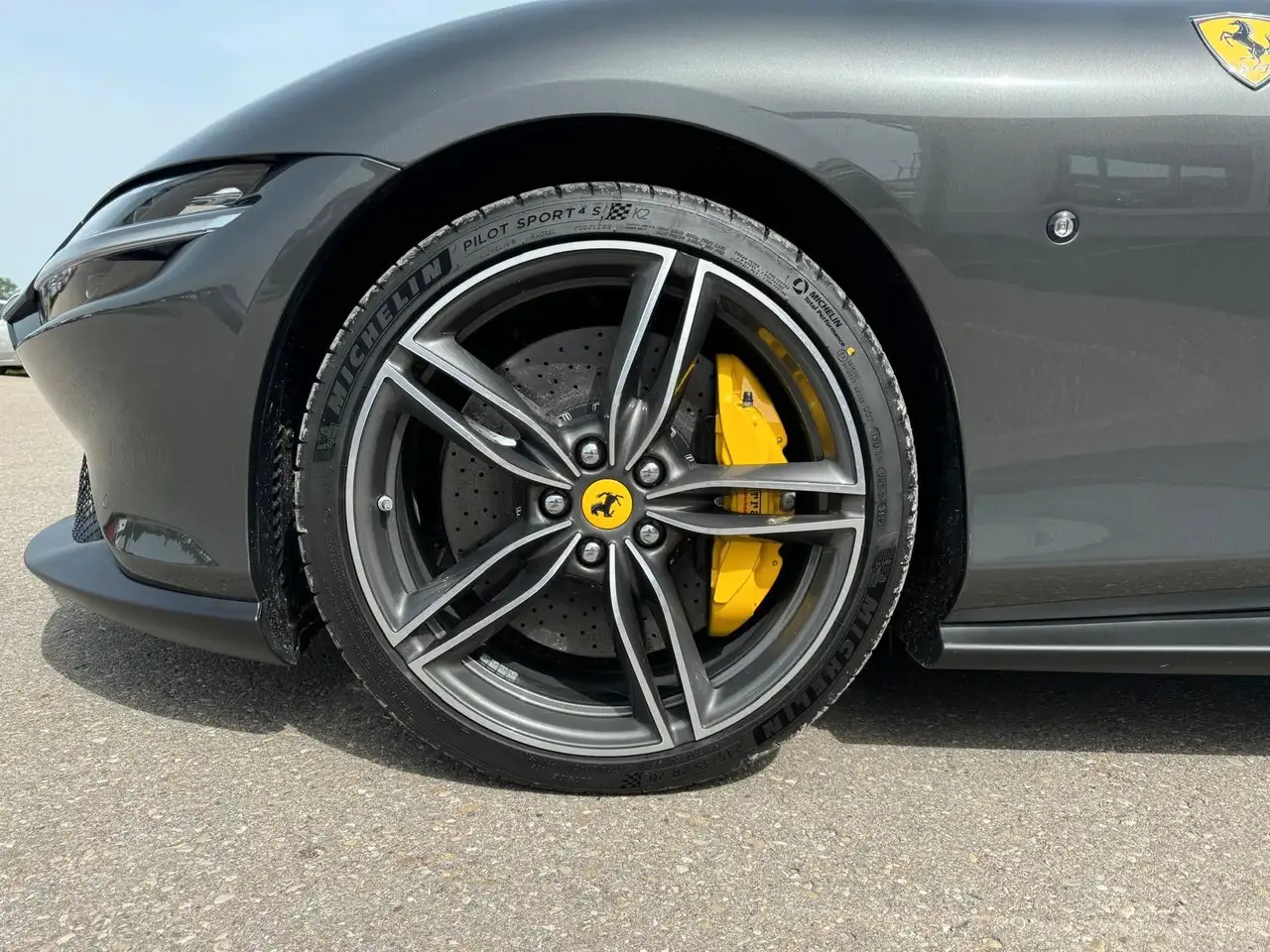 Ferrari Roma 3.9 T V8 Spider DCT, in CANNA DI FUCILE — معرض صور السيارة 11