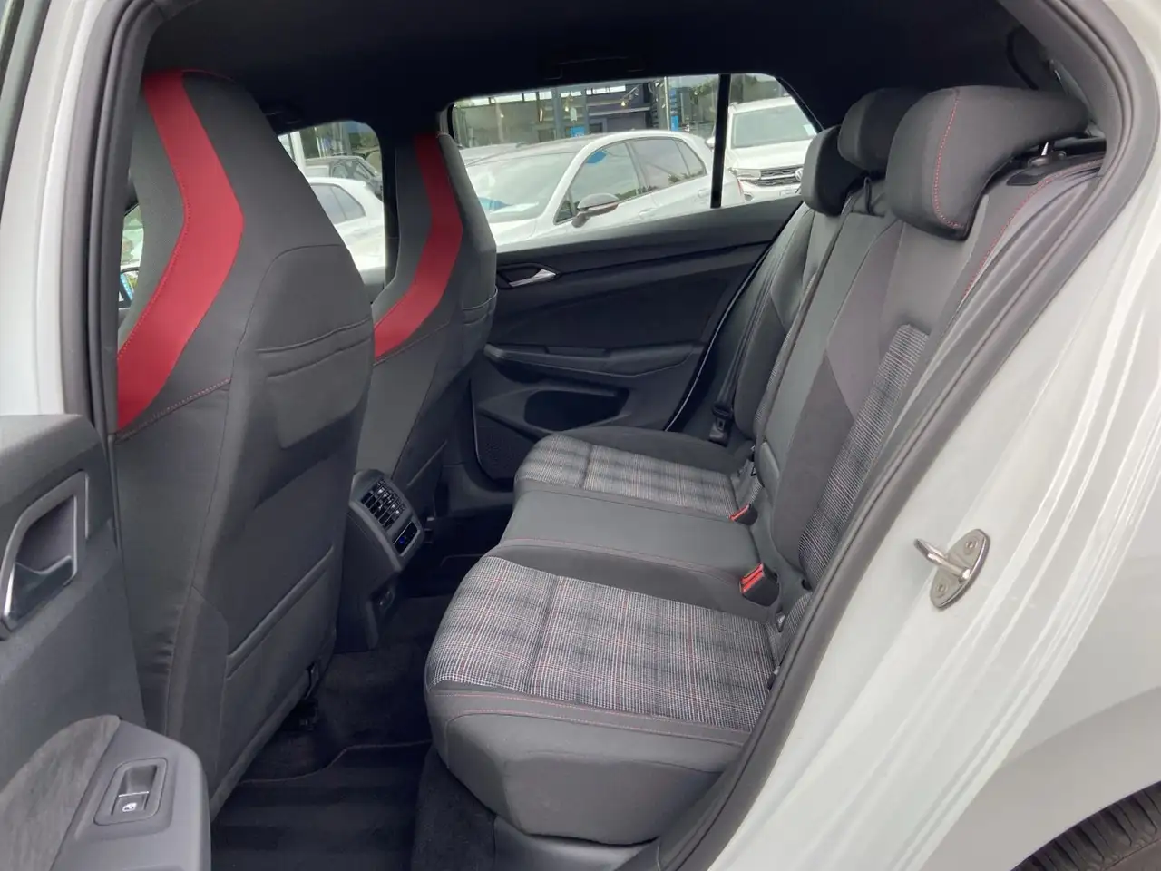 Volkswagen Golf GTI Golf VIII GTI 180kW DSG GTI *NAVI*KLIMA*LED* — معرض صور السيارة 22