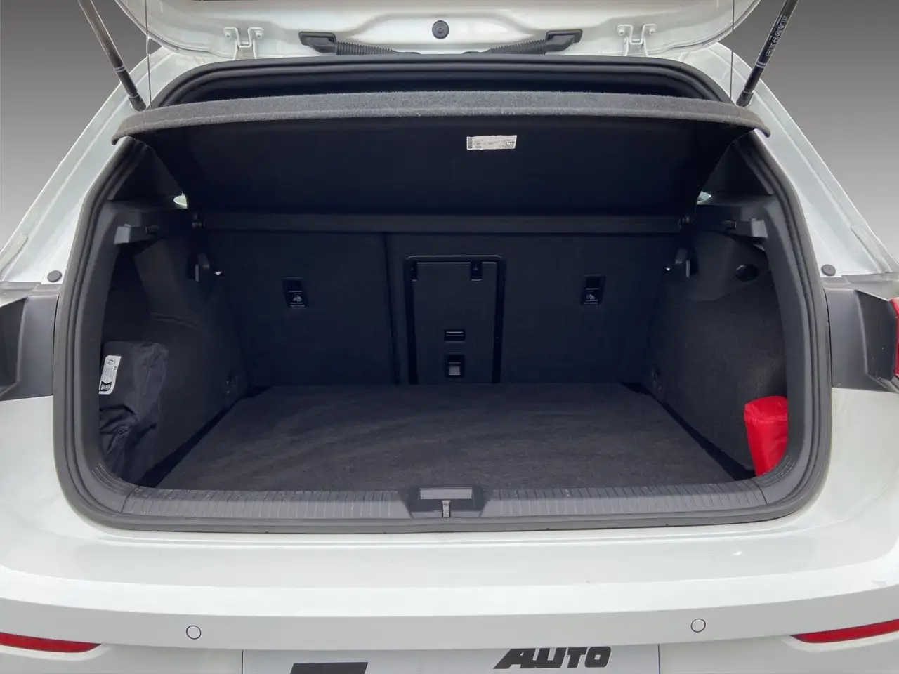 Volkswagen Golf GTI Golf VIII GTI 180kW DSG GTI *NAVI*KLIMA*LED* — معرض صور السيارة 20