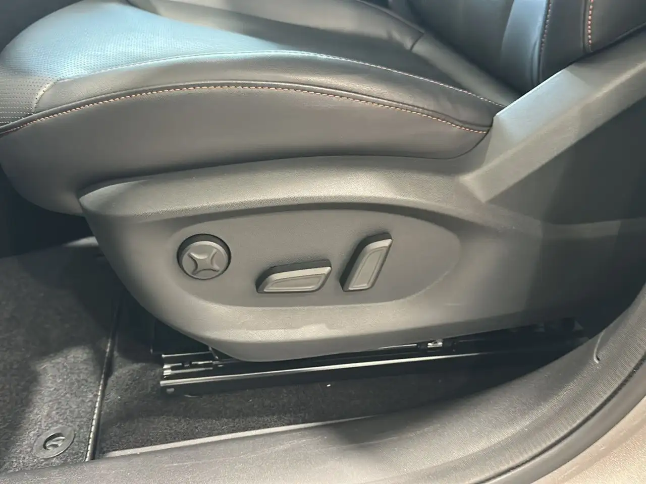 MG HS Luxury Automatik 360° Kamera Bluetooth Navi — معرض صور السيارة 17