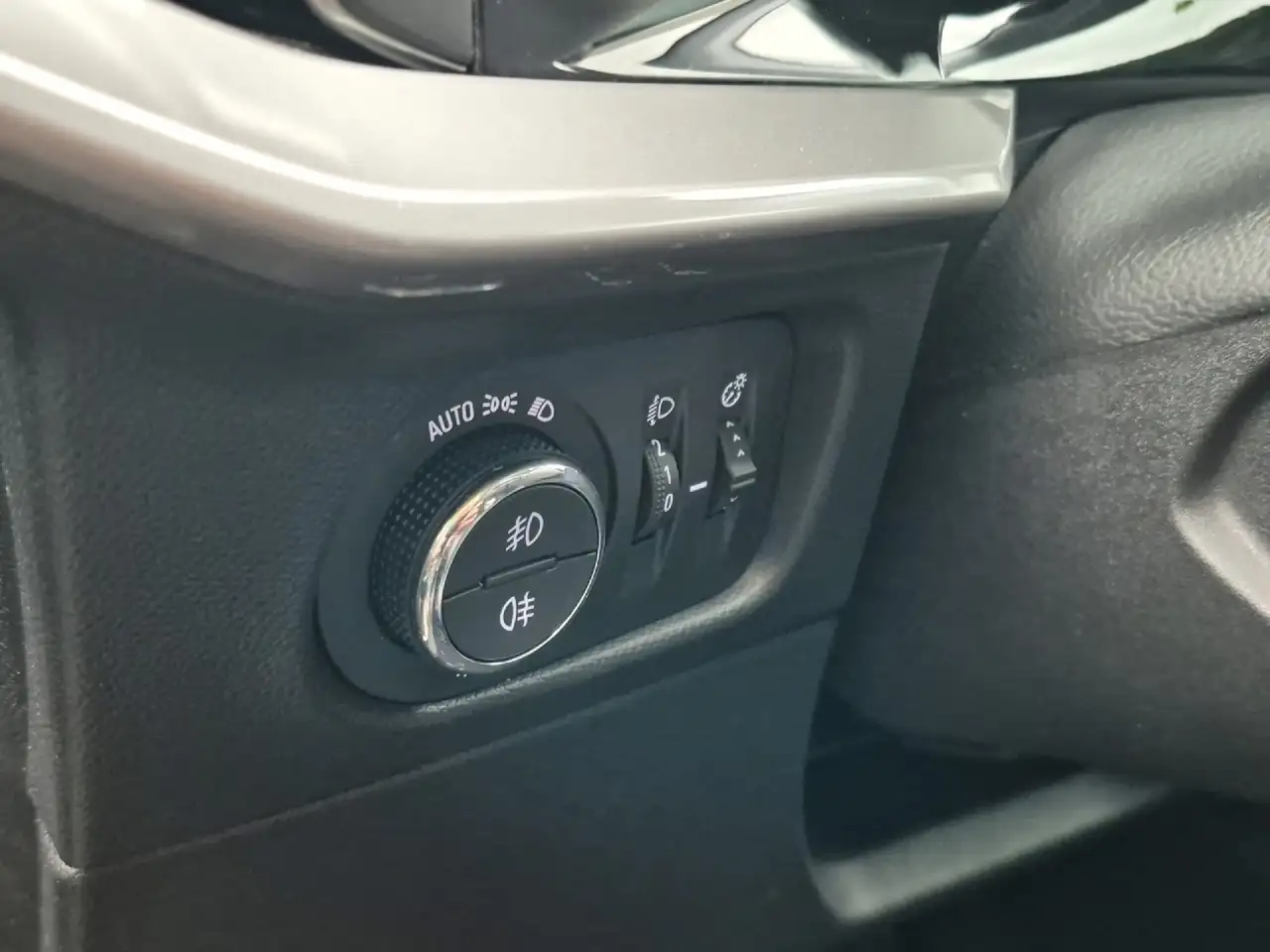 Opel Mokka 1.2 Elegance Navi+Kam.+LM+BT+Klima+Kamera — Galería del vehículo 19