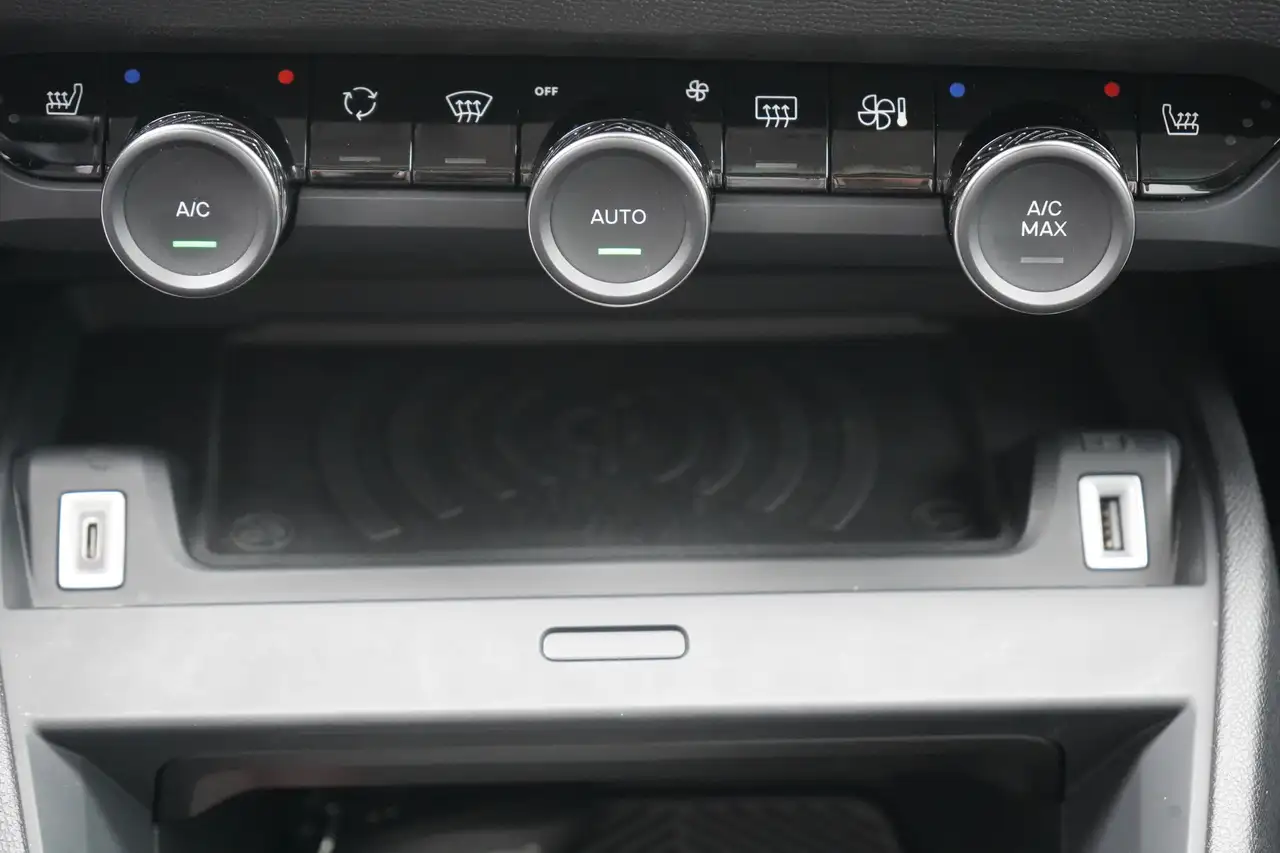 Citroen C4 1.2 12V e-THP Plus LED Navi ACC Totwinkel — معرض صور السيارة 19