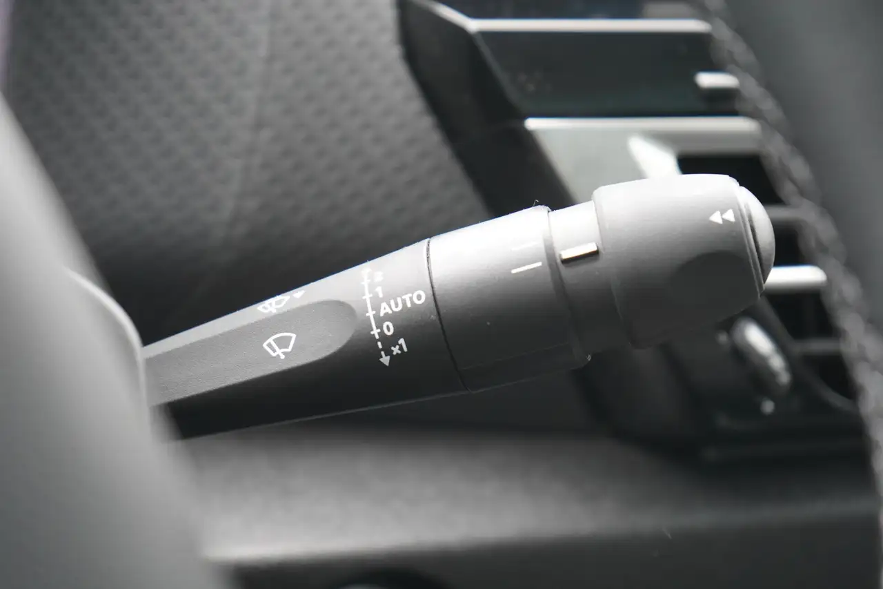 Citroen C4 1.2 12V e-THP Plus LED Navi ACC Totwinkel — معرض صور السيارة 14