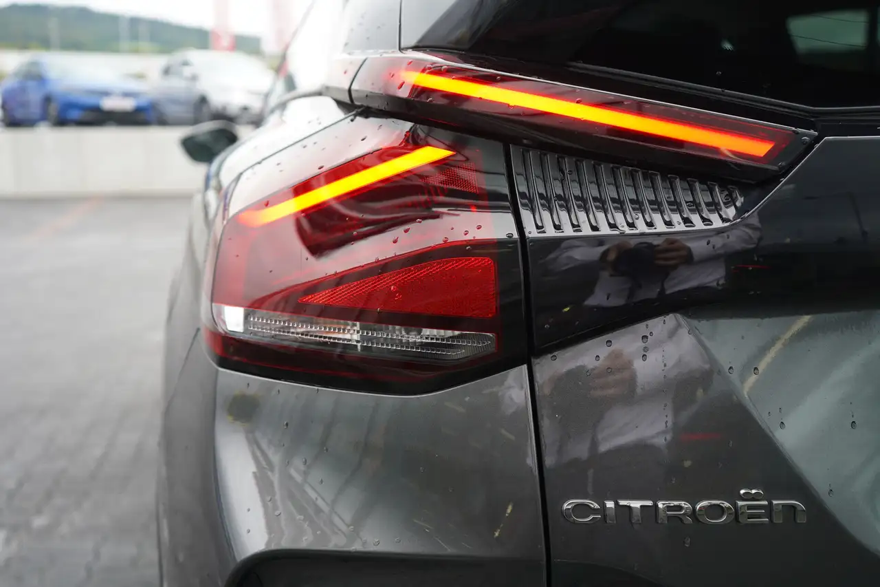 Citroen C4 1.2 12V e-THP Plus LED Navi ACC Totwinkel — معرض صور السيارة 30