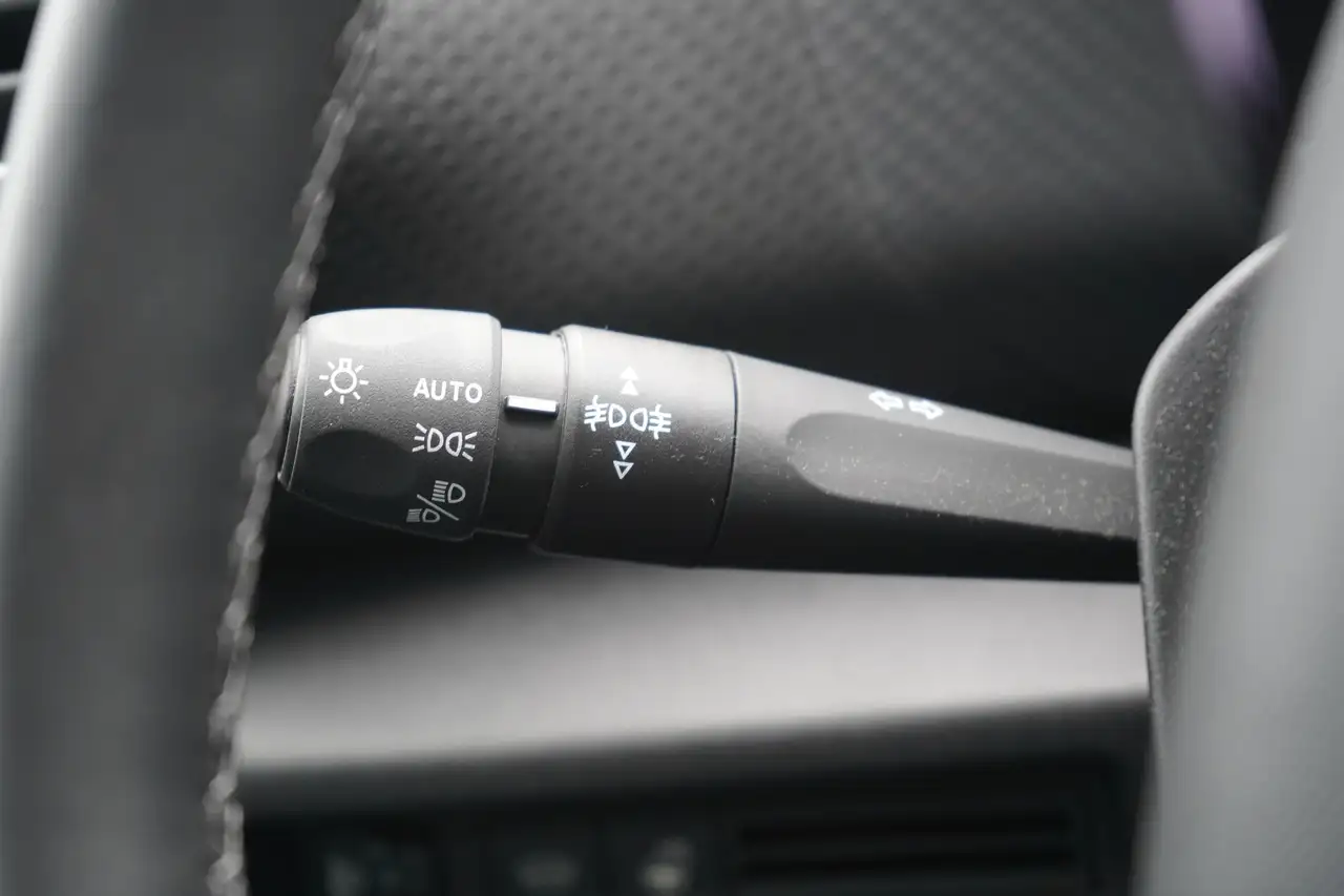 Citroen C4 1.2 12V e-THP Plus LED Navi ACC Totwinkel — معرض صور السيارة 13