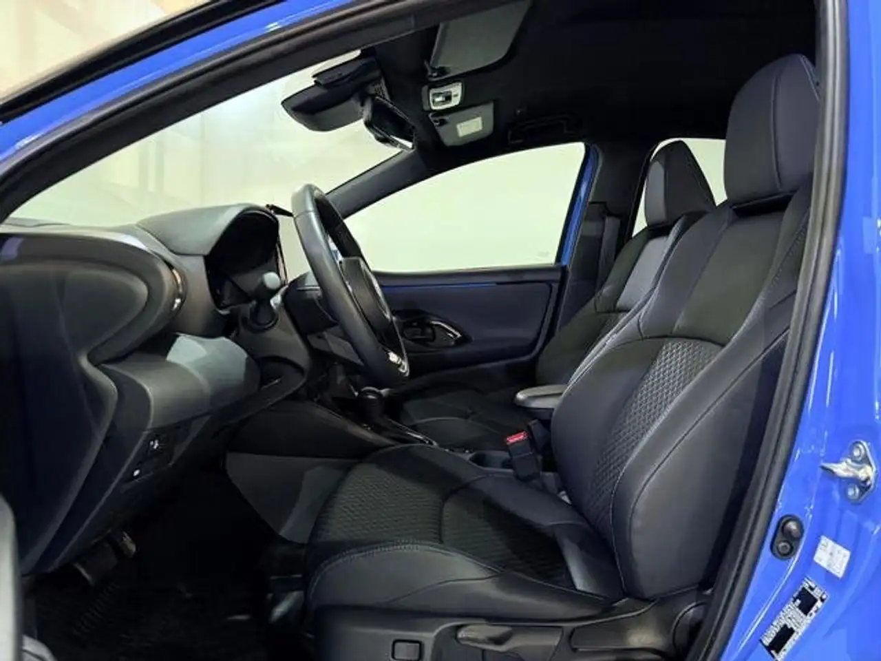 Toyota Yaris 130H 1.5 Premiere Edition — Vehicle gallery 20