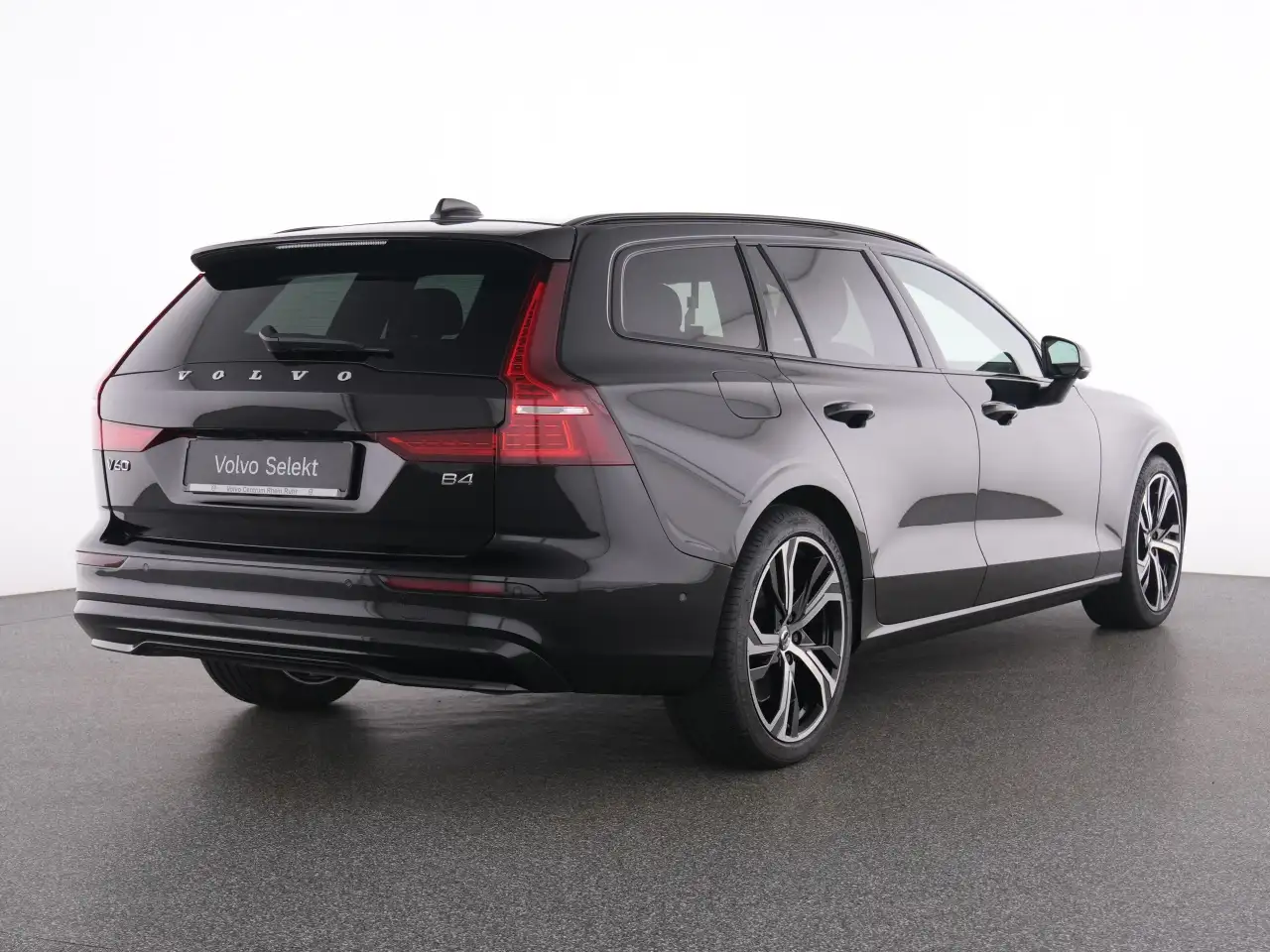 Volvo V60 B4 Plus Dark+FAP+LM19+MET+WINTERPAK+MEMORY+ — Vehicle gallery 3