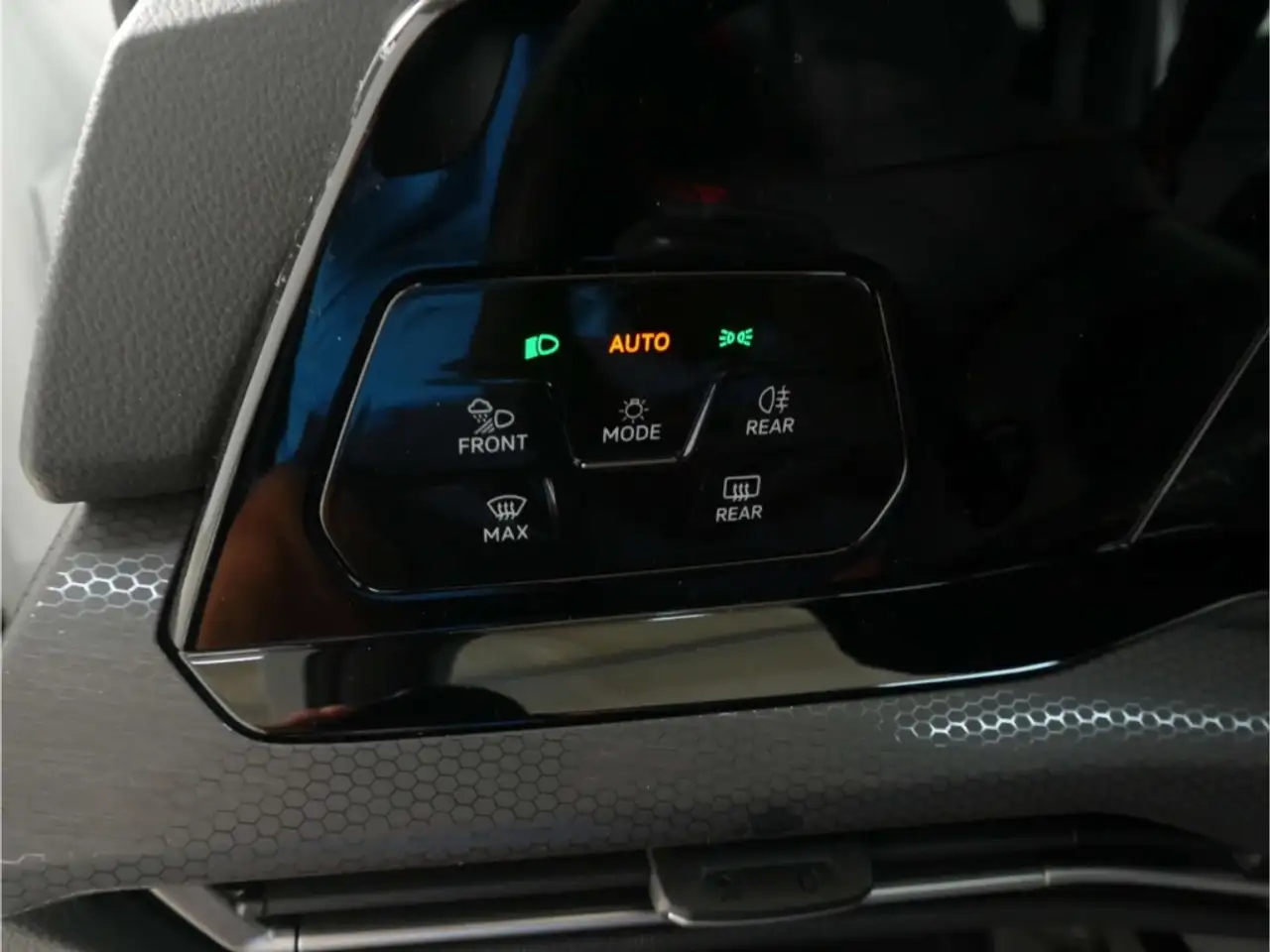 Volkswagen Golf GTI 2.0 TSI DSG LED/ACC/SH/Klima/PDC — معرض صور السيارة 18