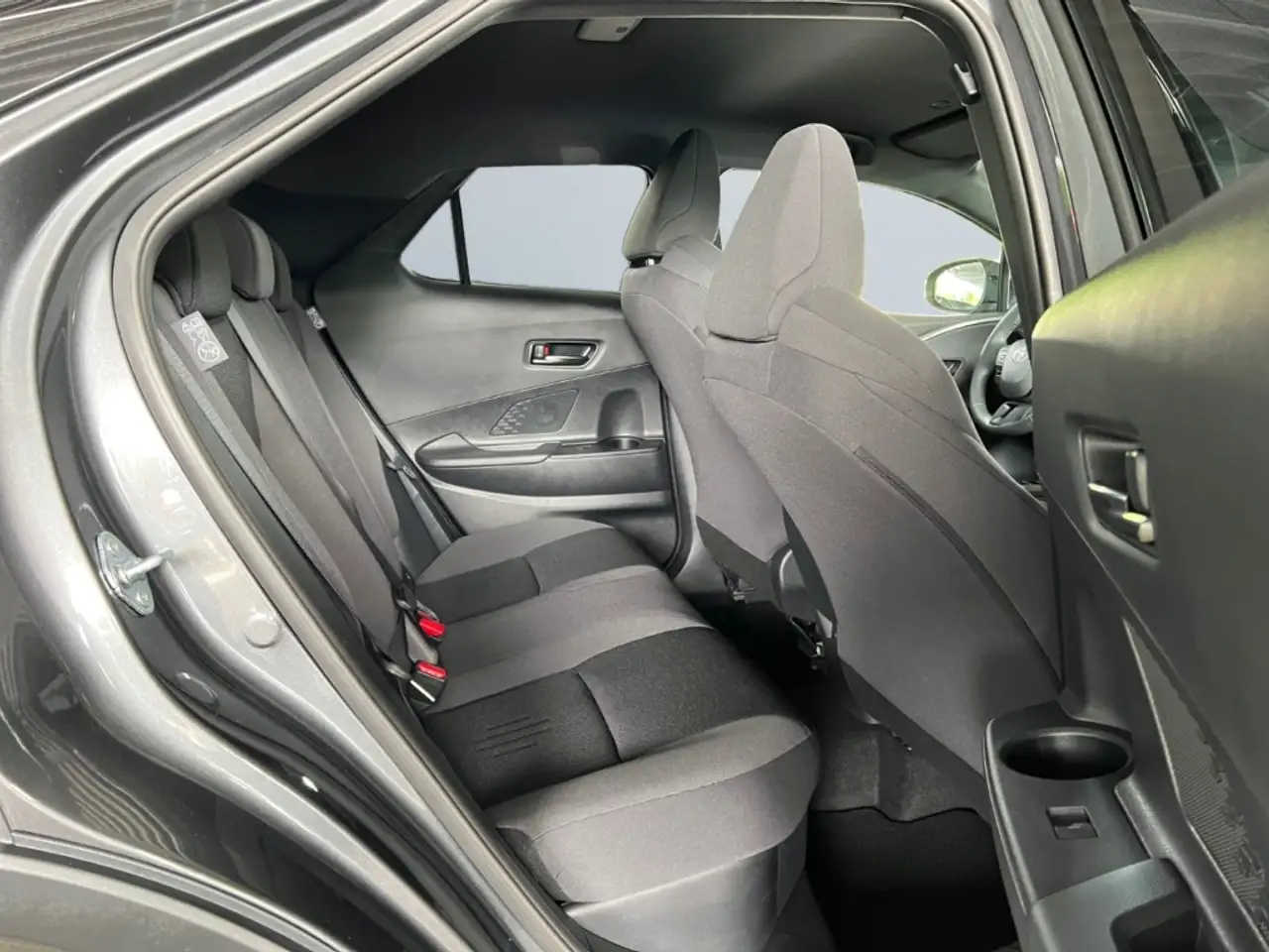 Toyota C-HR 1.8 Hybrid Team D *Technik-Paket*CAM*SHZ* — Vehicle gallery 18