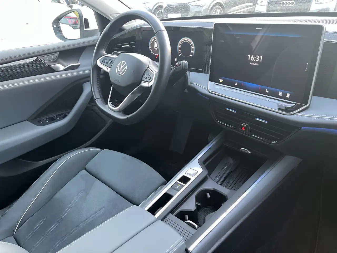 Volkswagen Passat Variant 1.5 eTSI Business IQ 360 AHK LM17 — Galería del vehículo 6