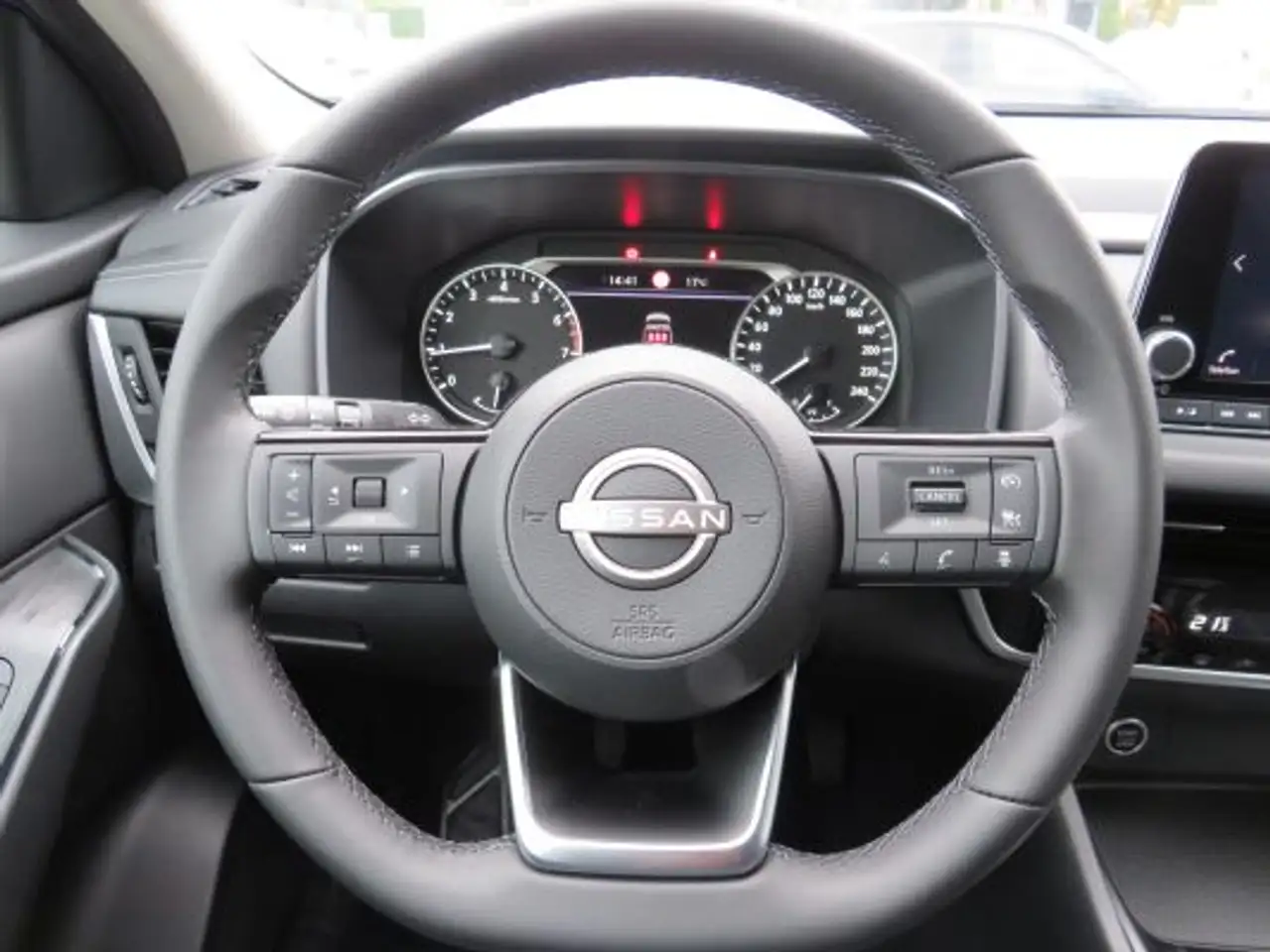 Nissan Qashqai ACENTA 1 3 Benziner Panoramadach Rückkamera Alu Assistenzsysteme usw. — Galería del vehículo 7