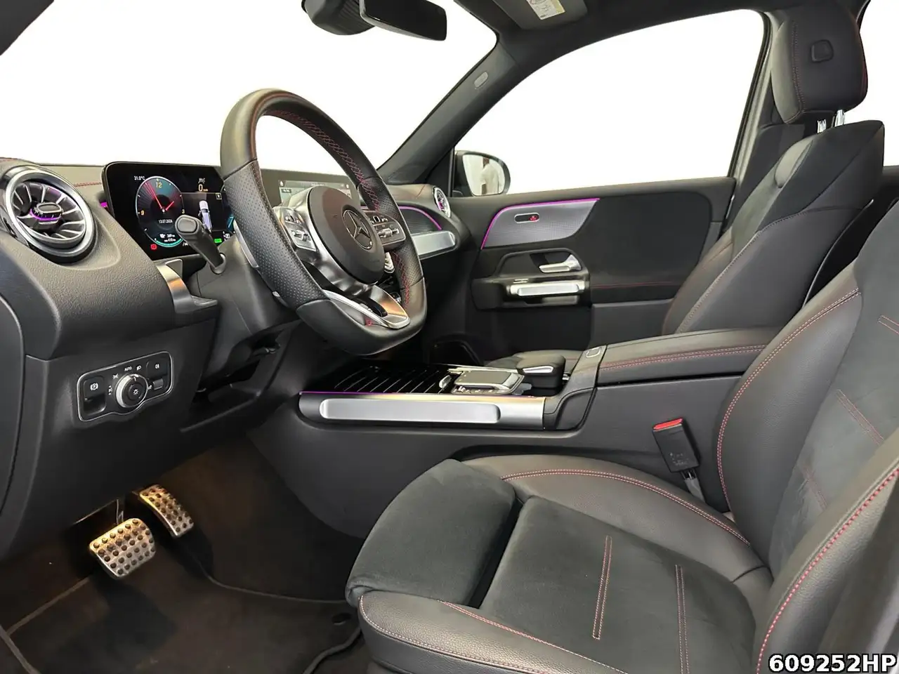 Mercedes-Benz EQB 350 4M AMG Night LED DISTRONIC KEYLESS 18" — Galería del vehículo 8