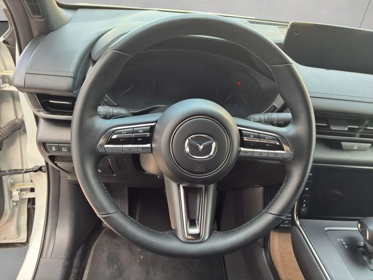 Mazda MX-30 e-SKYACTIV EV MAKOTO — Galería del vehículo 12