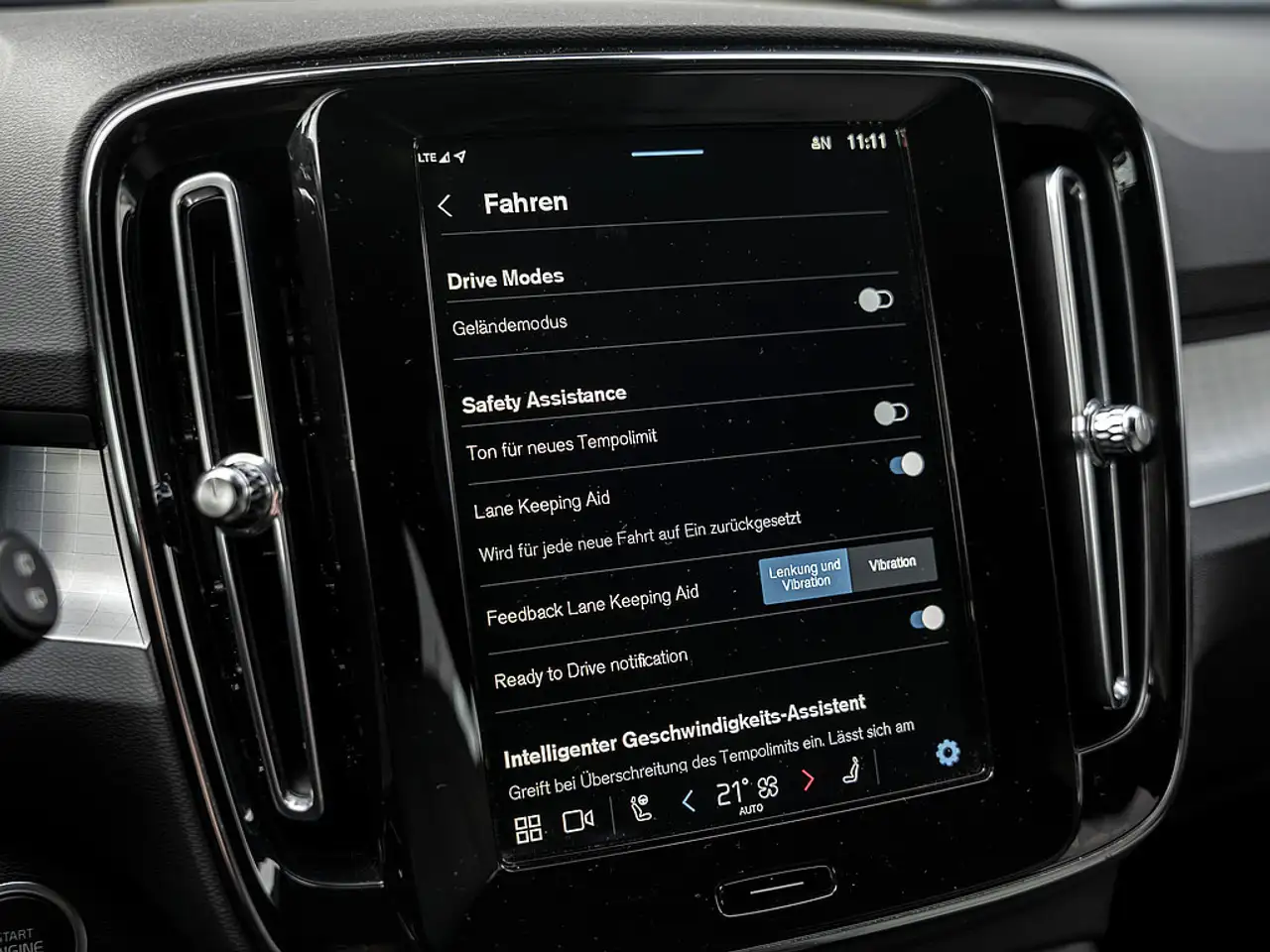 Volvo XC40 B3 Core LED SCHEINWERFER NAVI KAMERA PDC — معرض صور السيارة 15