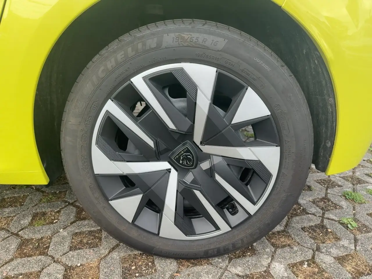Peugeot 208 1.2 PureTech Active Einparkhilfe Sitzheizung — Vehicle gallery 12