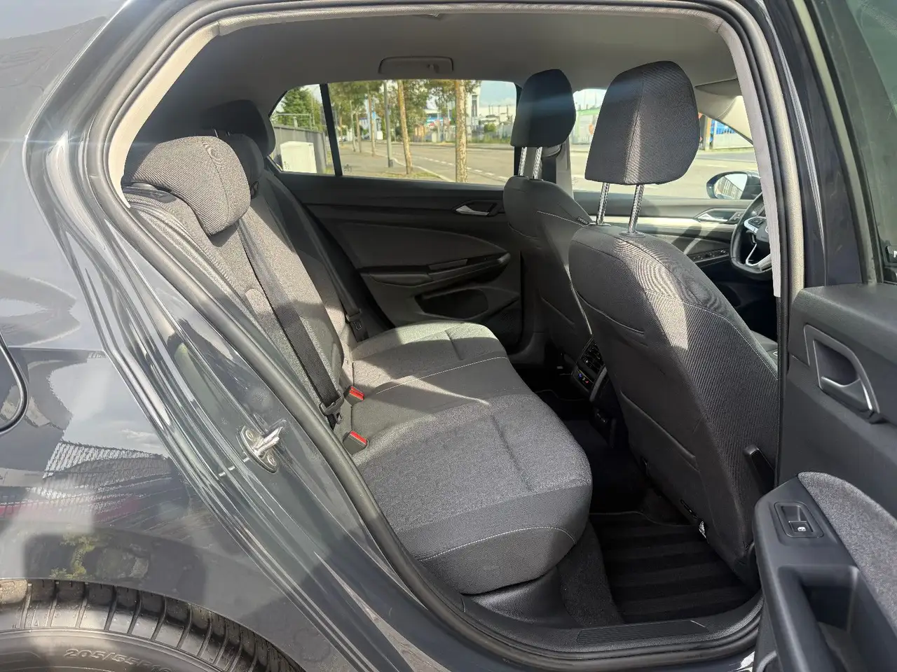 Volkswagen Golf VIII Lim. Move 1.0 TSI FINANZIERUNG — Vehicle gallery 15