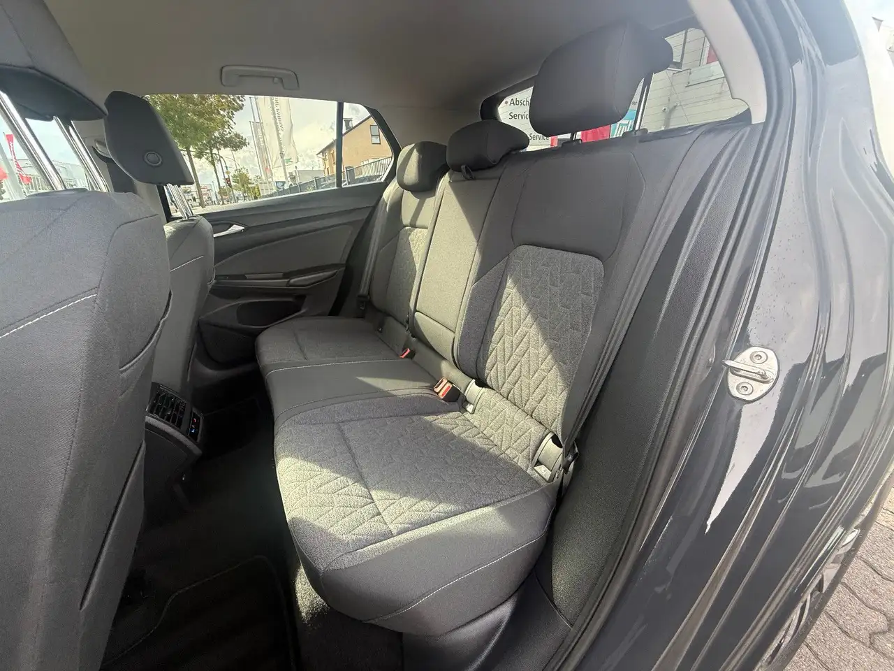 Volkswagen Golf VIII Lim. Move 1.0 TSI FINANZIERUNG — Vehicle gallery 13