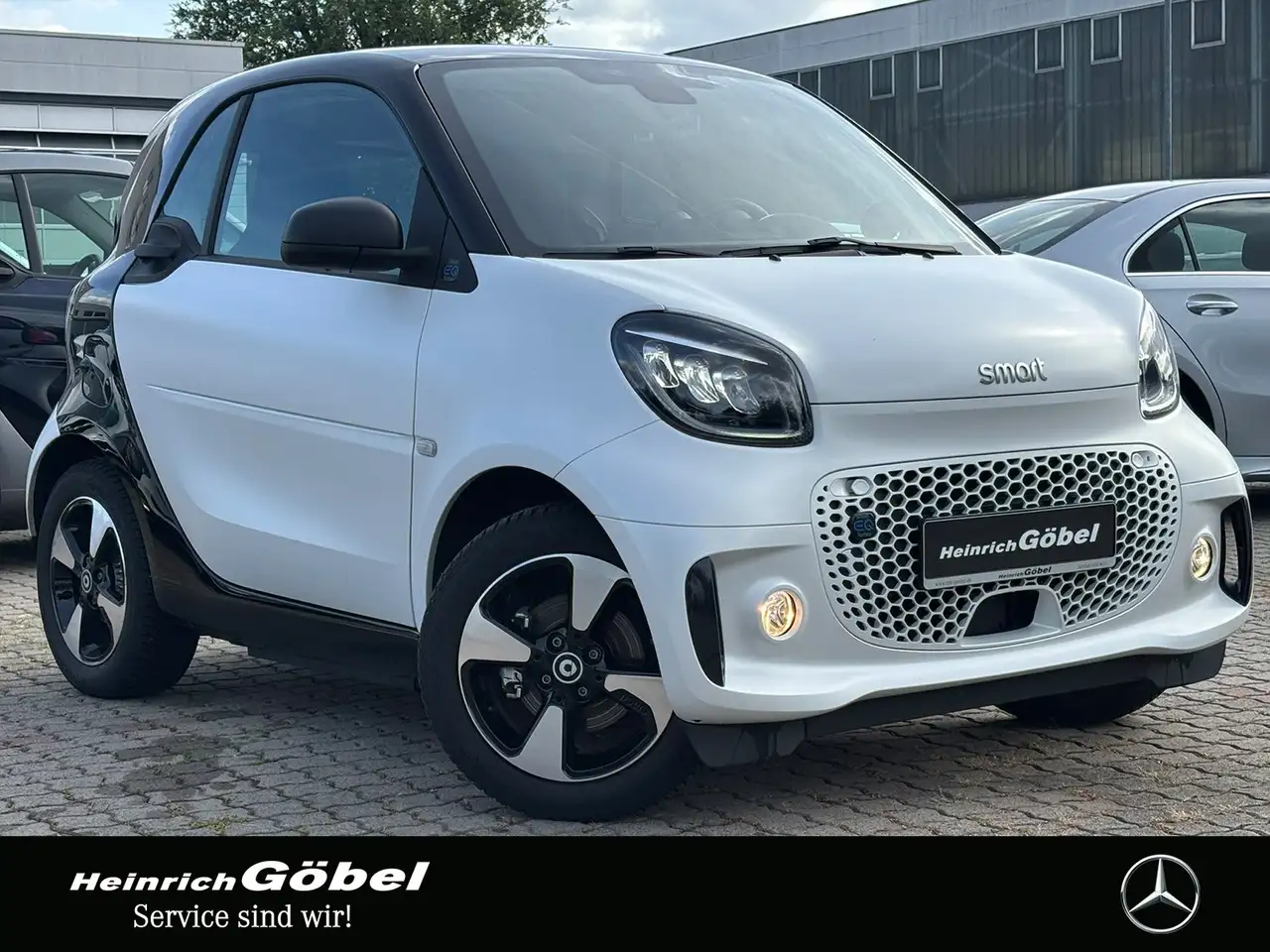 smart forTwo EQ COUPÉ*EXCLUSIVE*22kW*JBL-SOUNDSYS*ALLWETTER* — معرض صور السيارة 4