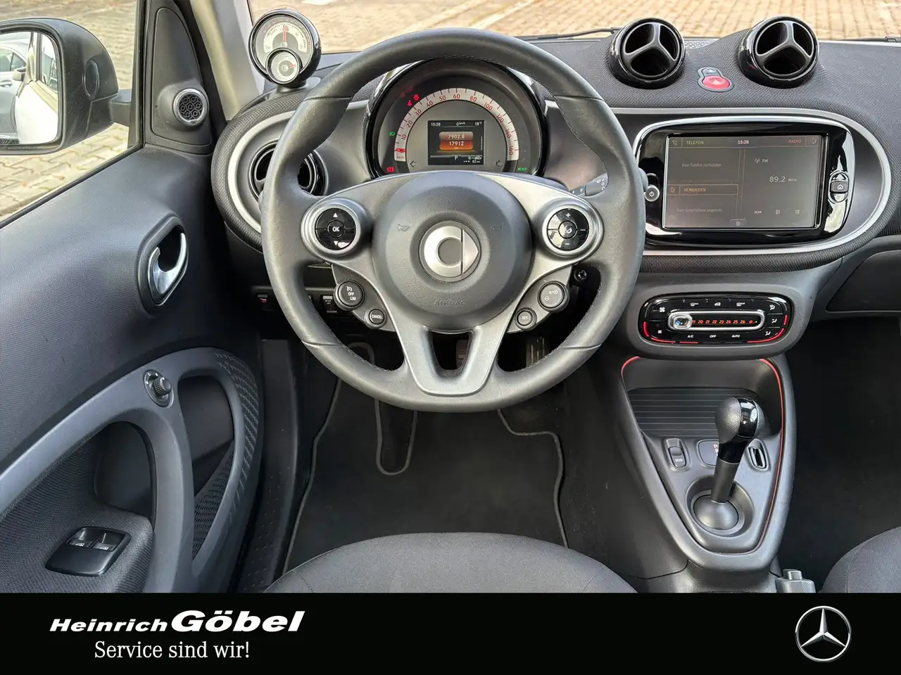 smart forTwo EQ COUPÉ*EXCLUSIVE*22kW*JBL-SOUNDSYS*ALLWETTER* — معرض صور السيارة 12