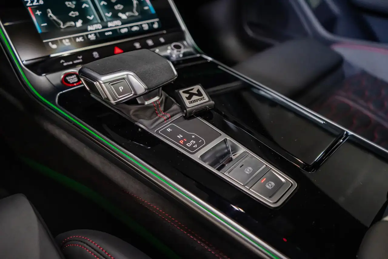 Audi RS6 4.0 TFSI quattro PANO B&O STHZ KERAMIK MTM — Galería del vehículo 25