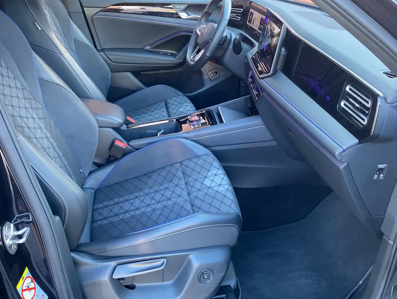 Volkswagen Tiguan 1.5 eTSI DSG R-Line*BlackStyle*HD Matrix* — Vehicle gallery 15