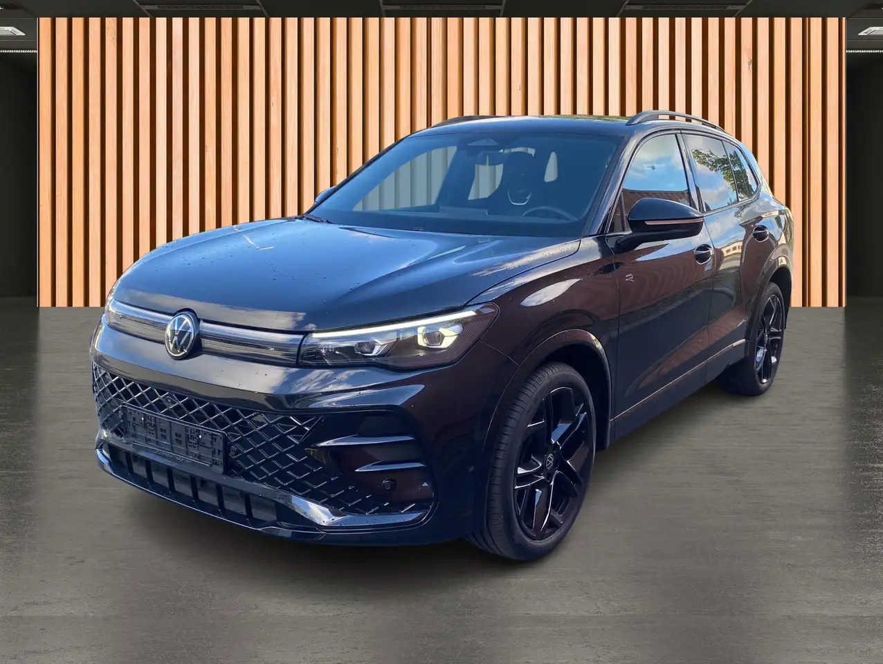 Volkswagen Tiguan 1.5 eTSI DSG R-Line*BlackStyle*HD Matrix* — Vehicle gallery 2