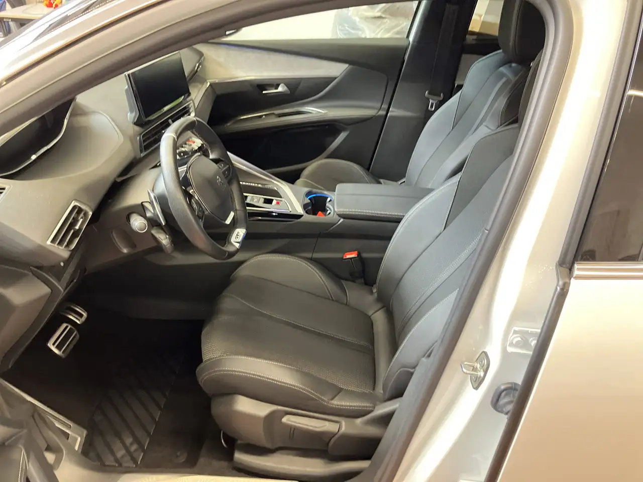 Peugeot 5008 1.2 PureTech 130 GT ACC+LED+Navi+SHZ+360+LM — Galería del vehículo 7
