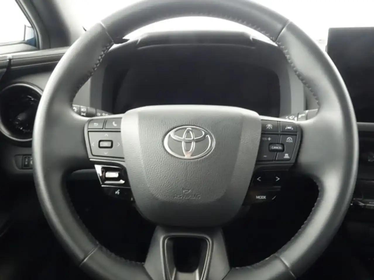Toyota C-HR 140H Advance — Vehicle gallery 13