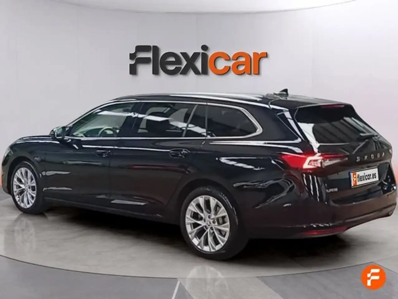 Skoda Superb Combi 1.5 TSI m-HEV 110kW DSG Selection — Vehicle gallery 7