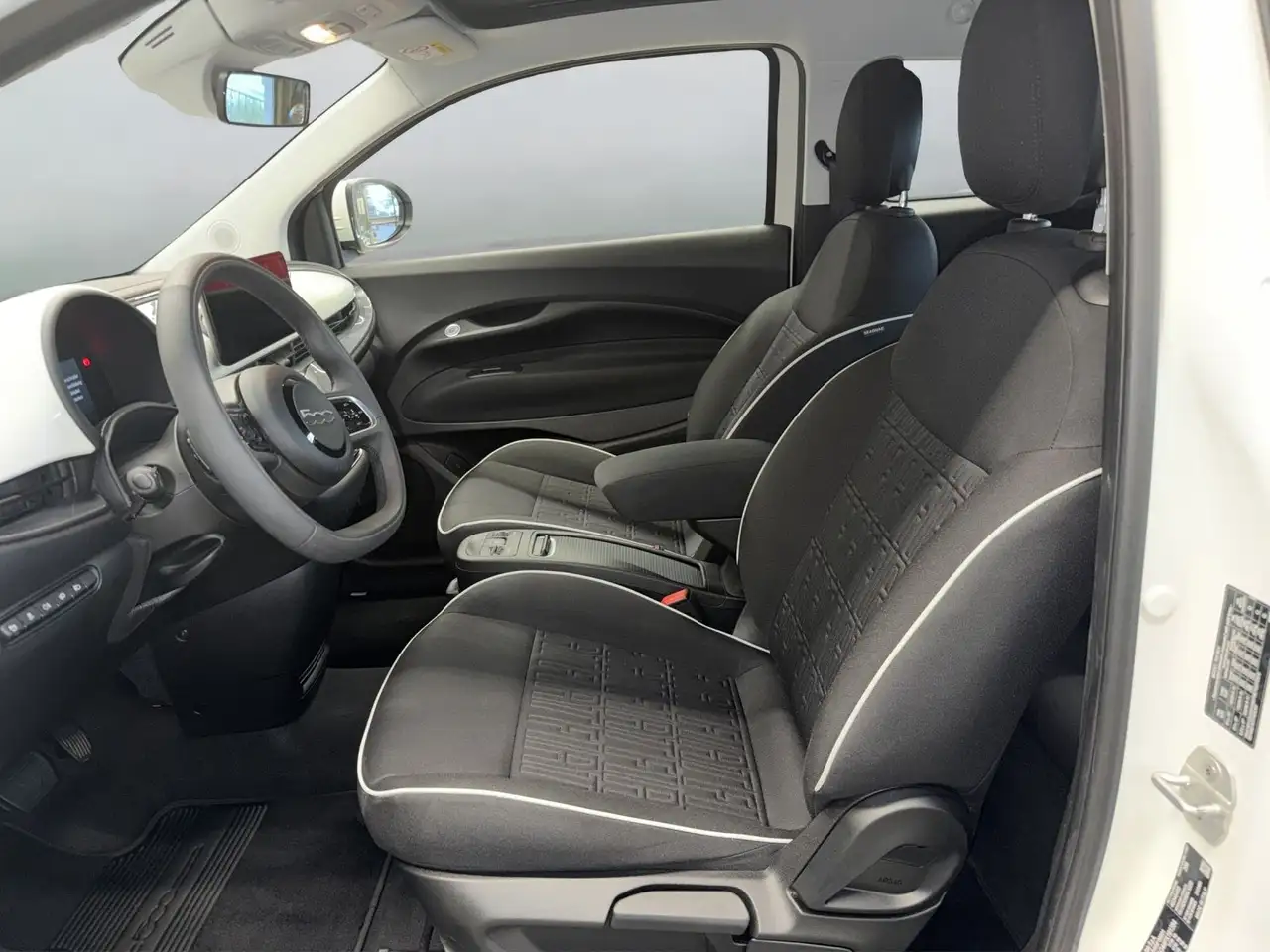 Fiat 500e Cabrio*PDC*ALU*CARPLAY* — Vehicle gallery 10