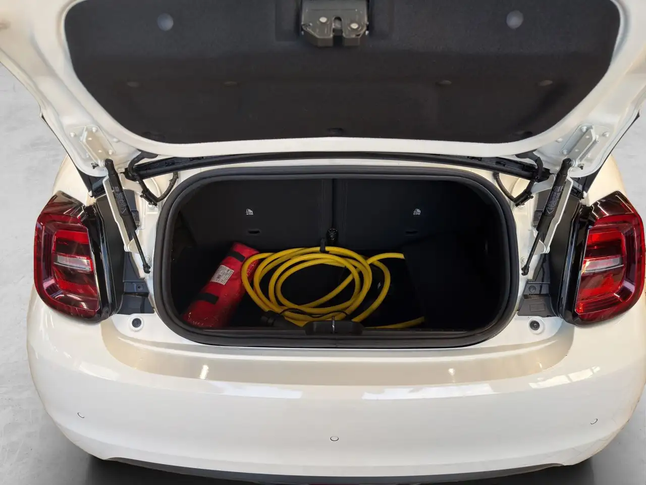 Fiat 500e Cabrio*PDC*ALU*CARPLAY* — Vehicle gallery 6