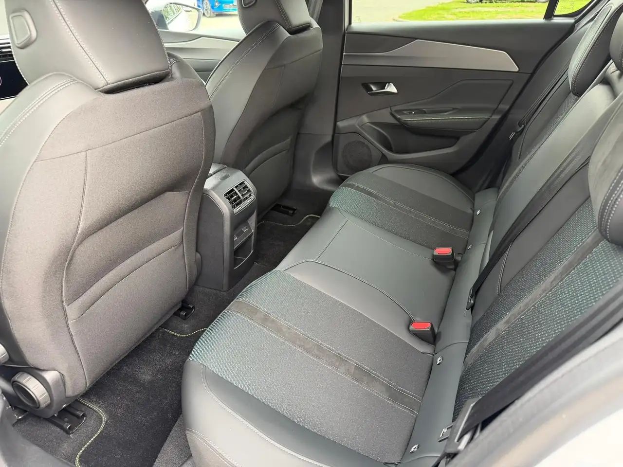 Peugeot Sonstige FIRST EDITION *SHZ*LHZ*NAVI*KAMERA*KLIMA* — معرض صور السيارة 6