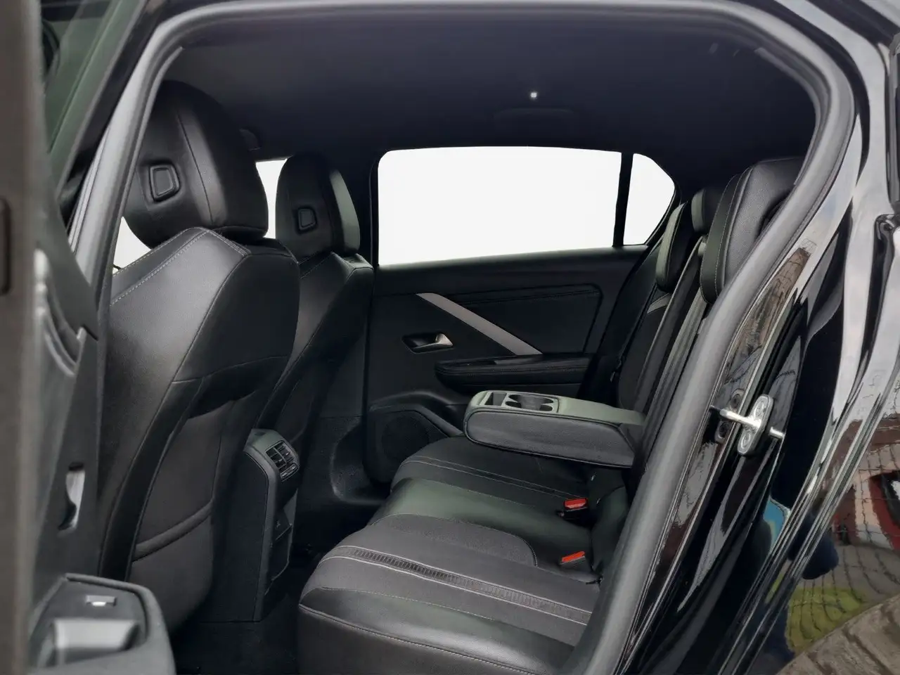 Opel Astra Lim.GS line*LED*KAMERA*NAVI*PDC*LEDER*MFL* — Galerie du véhicule 9