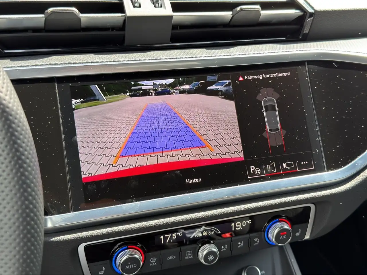 Audi Q3 S line 45 TFSI quattro AHK*RFK*Matr — معرض صور السيارة 22
