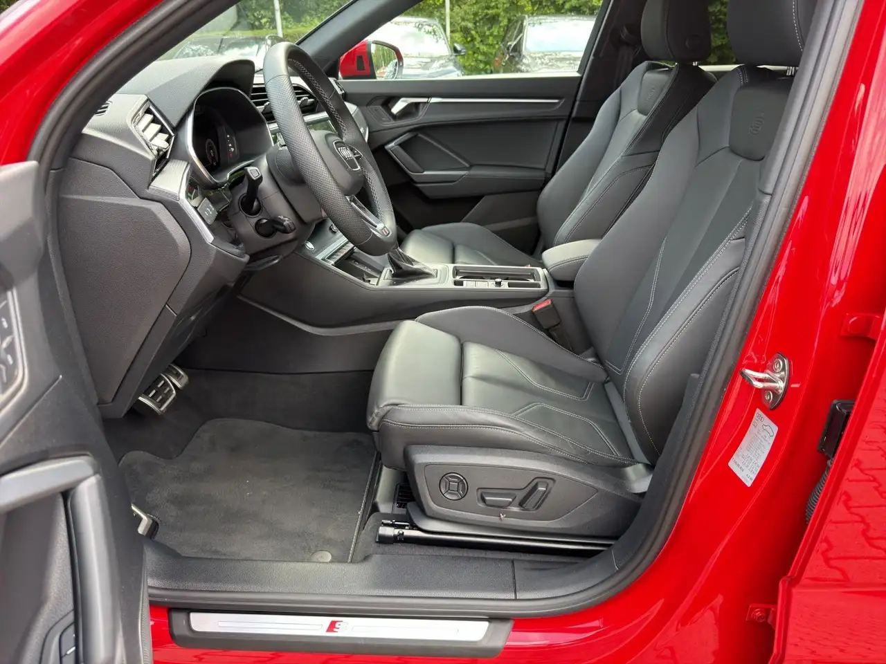 Audi Q3 S line 45 TFSI quattro AHK*RFK*Matr — معرض صور السيارة 15