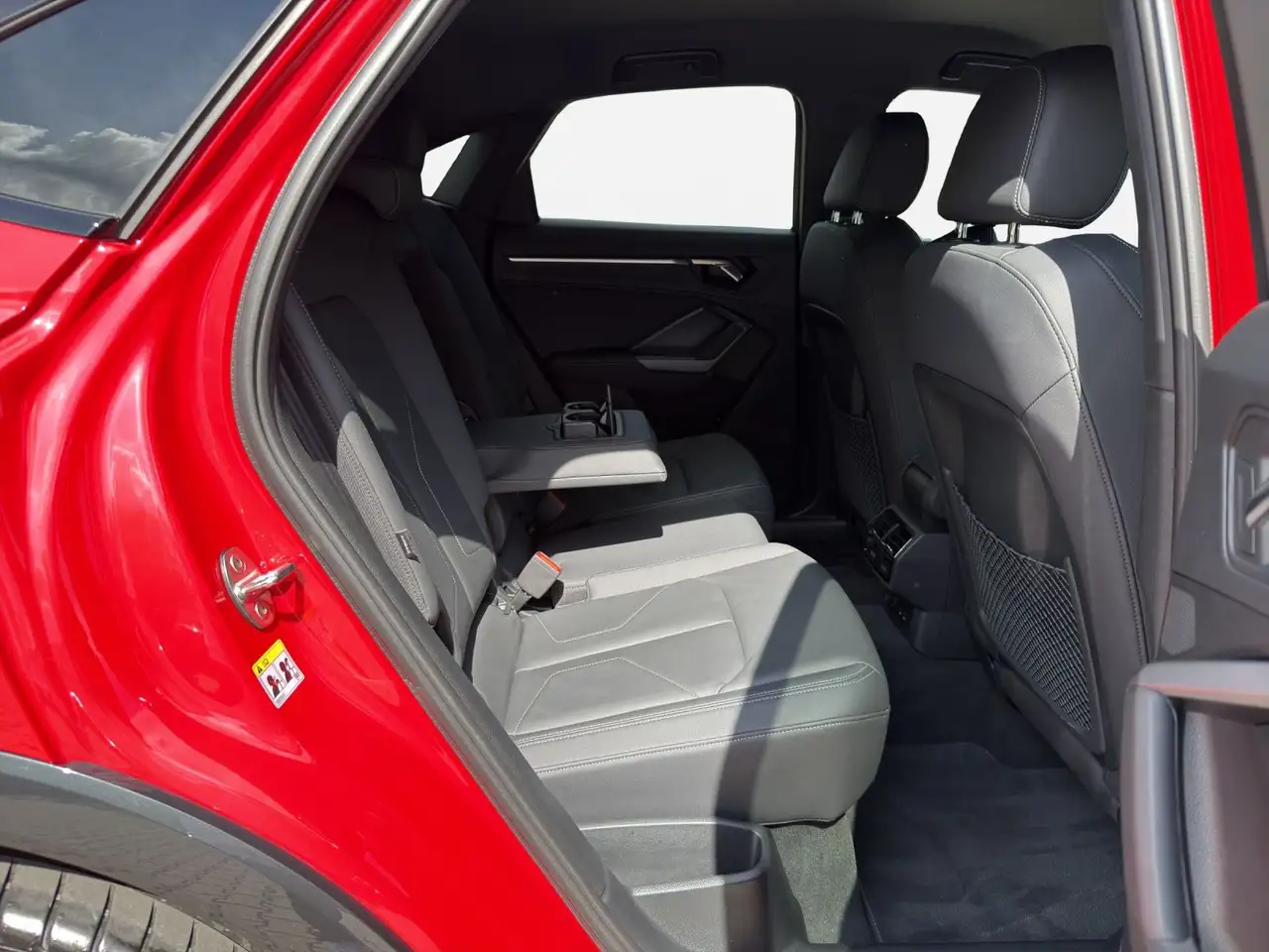Audi Q3 S line 45 TFSI quattro AHK*RFK*Matr — معرض صور السيارة 16