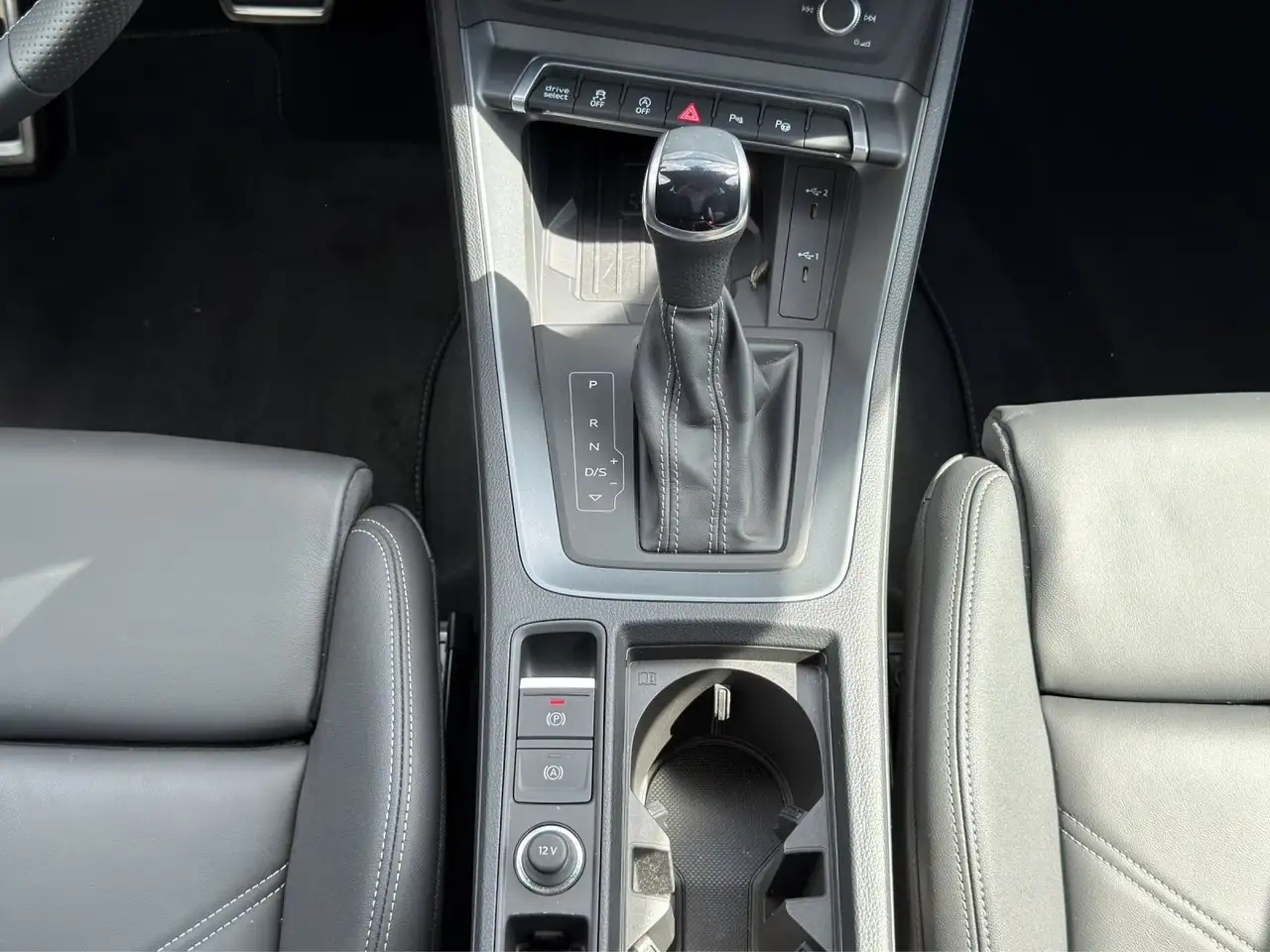 Audi Q3 S line 45 TFSI quattro AHK*RFK*Matr — معرض صور السيارة 7