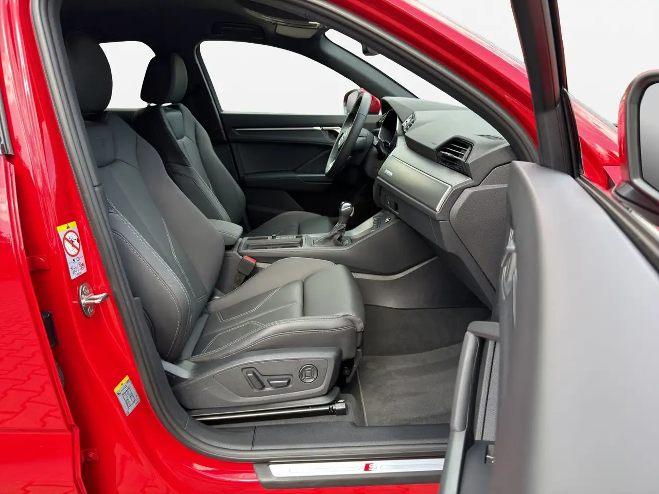 Audi Q3 S line 45 TFSI quattro AHK*RFK*Matr — معرض صور السيارة 4