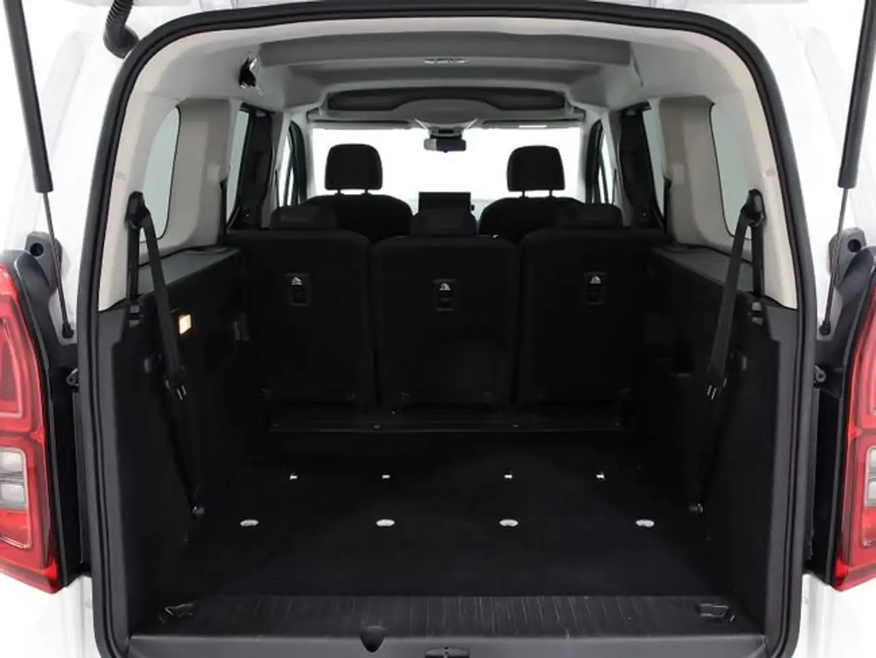Opel Combo XL GS 130 Cv 1.5 Td S/S MT6 €6.4 — Galería del vehículo 11