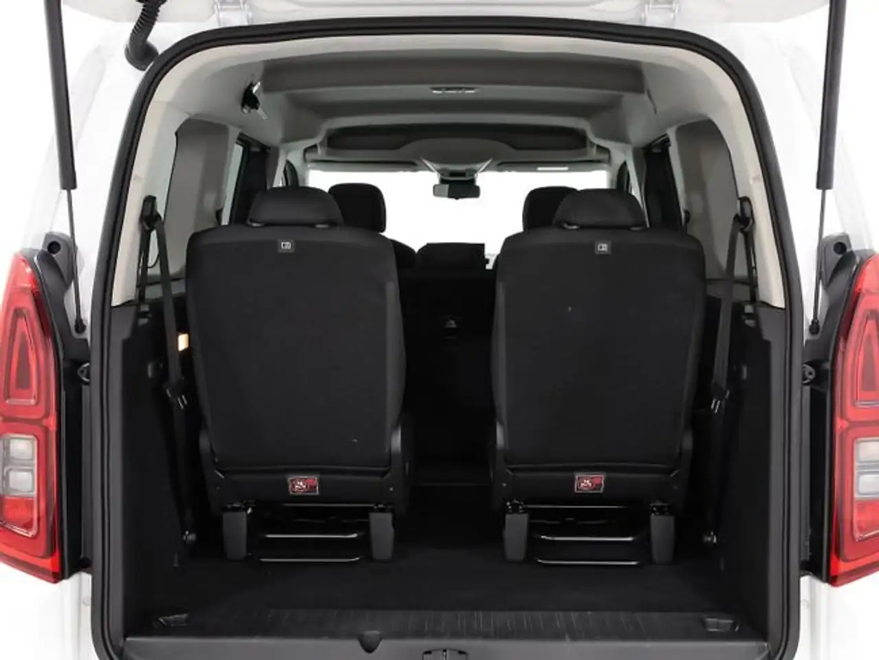 Opel Combo XL GS 130 Cv 1.5 Td S/S MT6 €6.4 — Galería del vehículo 38