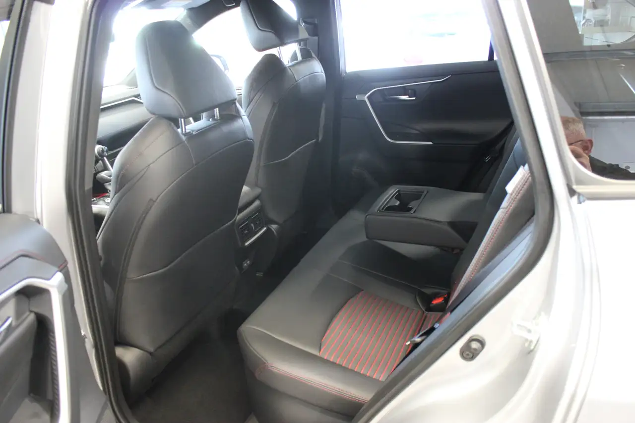 Suzuki Across PLUG-IN HYBRID — Vehicle gallery 13