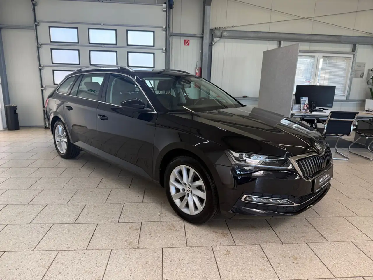 Skoda Superb Combi 1.5 TSI ACT DSG Style MATRIX-LED — Vehicle gallery 3