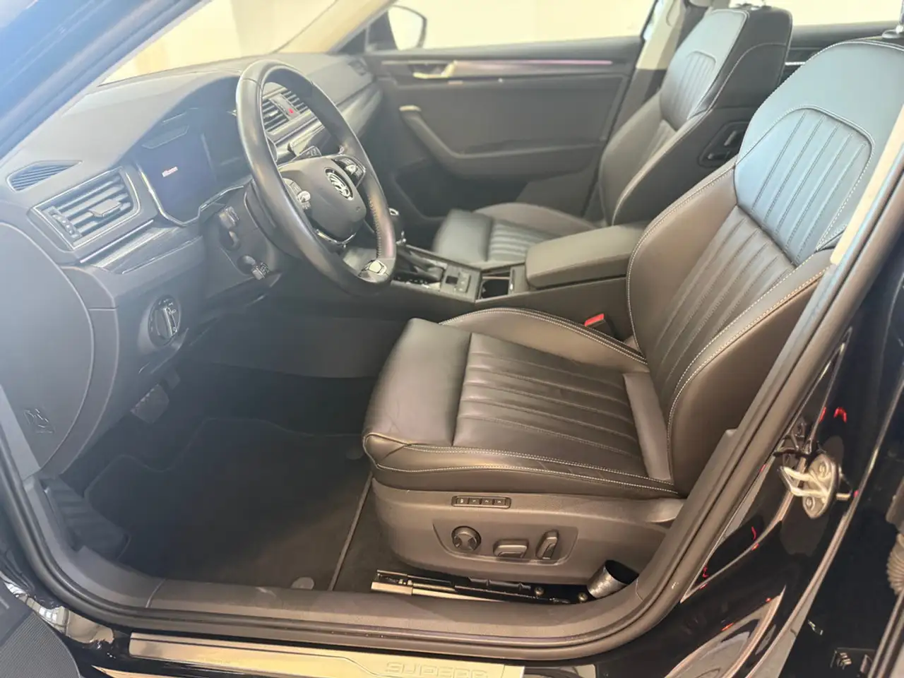 Skoda Superb Combi 1.5 TSI ACT DSG Style MATRIX-LED — Vehicle gallery 13