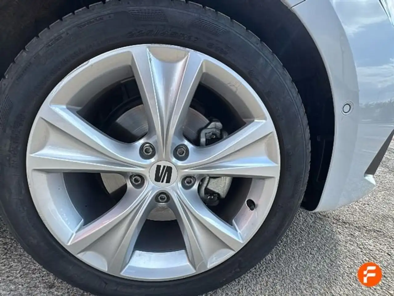 SEAT Leon 1.0 eTSI 81kW DSG-7 S&S FR XL ECO — معرض صور السيارة 15