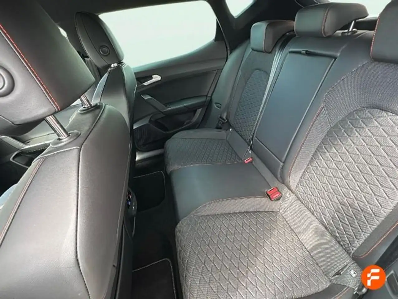 SEAT Leon 1.0 eTSI 81kW DSG-7 S&S FR XL ECO — معرض صور السيارة 12